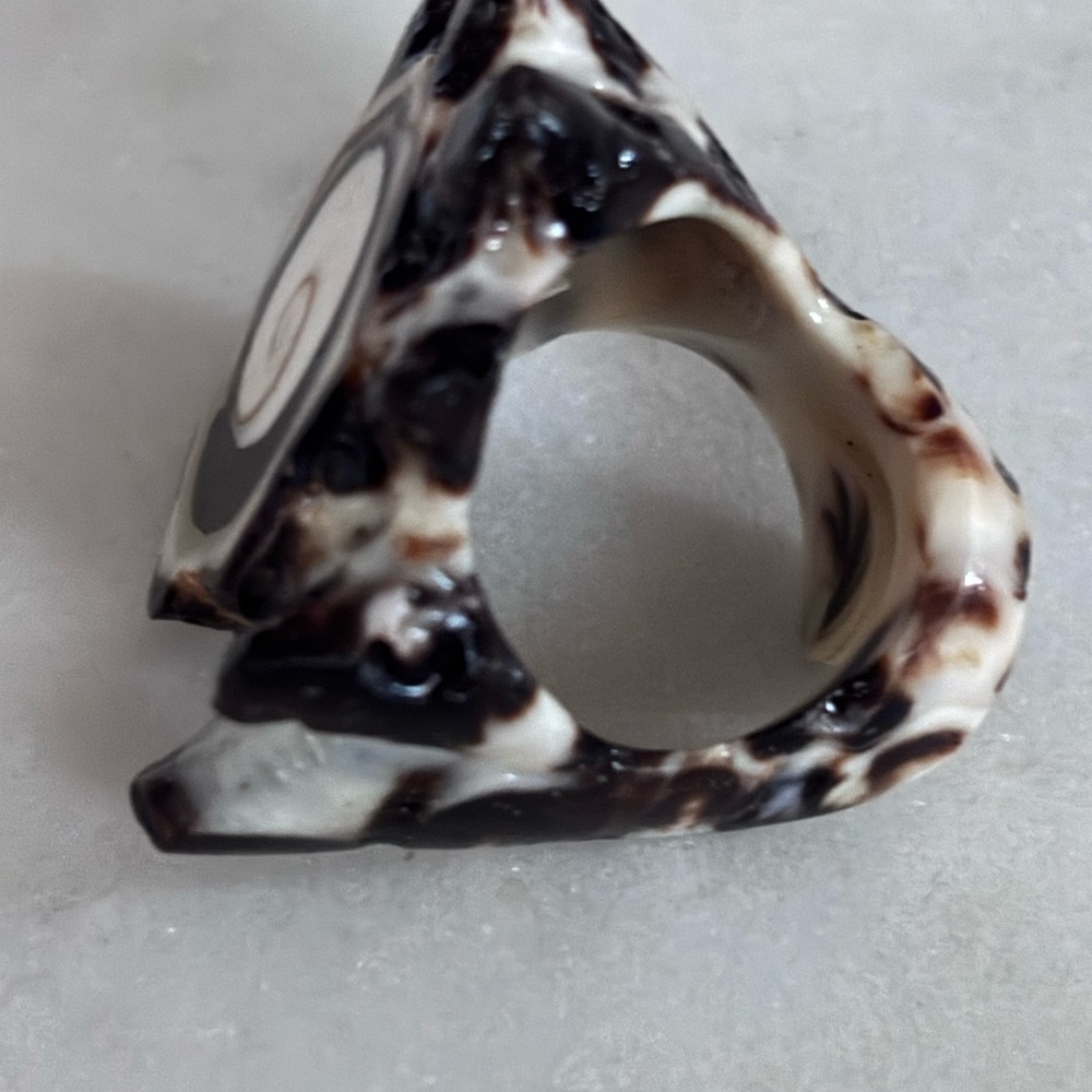 Black and White Ceramic Shell Decor - Picture 2 of 4